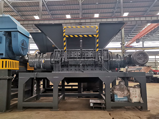 橡膠撕碎機(jī) 橡膠撕碎機(jī)